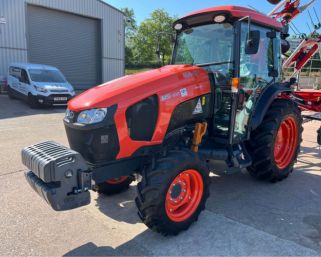 Kubota EX Demo Kubota M5-102 Narrow Tractor thumbnail 2